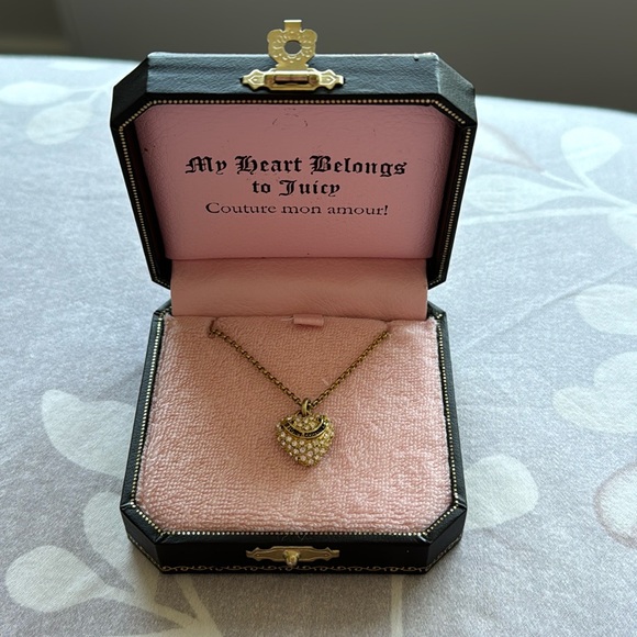 💝😍Juicy couture rhinestone heart pendant necklace with gold chain! - Picture 3 of 11